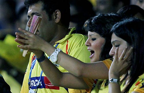 चेन्‍नई ने पुणे को 25 रन से हराया...