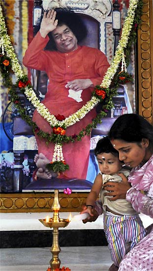 सत्‍य साईं बाबा का देहांत । फोटो: सत्‍य साई का जीवन