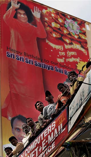 सत्‍य साईं बाबा का देहांत । फोटो: सत्‍य साई का जीवन