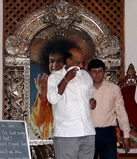 सत्‍य साईं बाबा का देहांत । फोटो: सत्‍य साई का जीवन