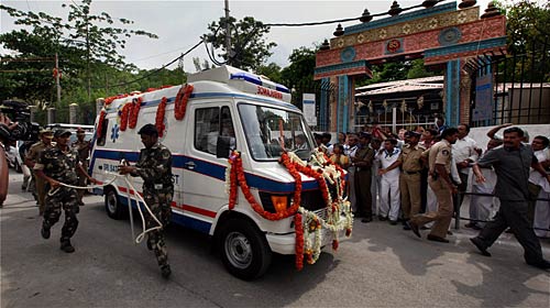 सत्‍य साईं बाबा का देहांत । फोटो: सत्‍य साई का जीवन