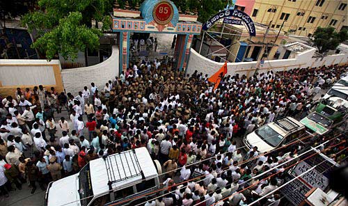 सत्‍य साईं बाबा का देहांत । फोटो: सत्‍य साई का जीवन