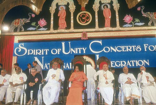 तस्‍वीरों में देखें सत्‍य साई का जीवन  । नहीं रहे बाबा