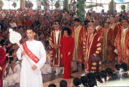 तस्‍वीरों में देखें सत्‍य साई का जीवन  । नहीं रहे बाबा