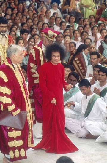 तस्‍वीरों में देखें सत्‍य साई का जीवन  । नहीं रहे बाबा