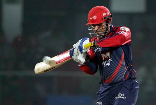 गंभीर के सामने टिक नहीं पाए वीरू...