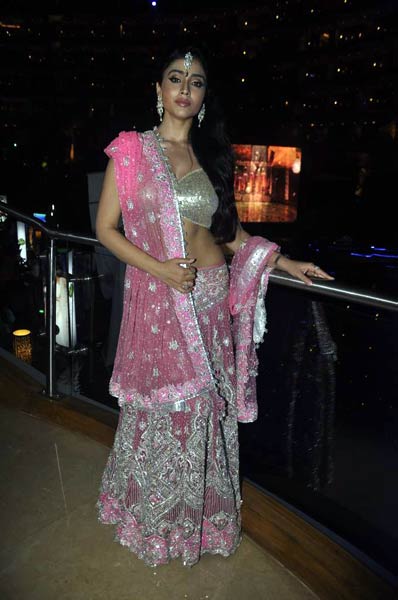 तस्‍वीरों में देखें बॉलीवुड की सबसे सेक्‍सी दुल्‍हन | वीडियो