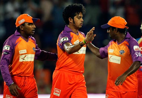 छह विकेट से जीता बैंगलोर...|   आईपीएल का रंगारंग आगाज