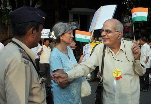 करप्शन के खिलाफ जुटा पूरा हिन्दुस्तान । जनसमर्थन