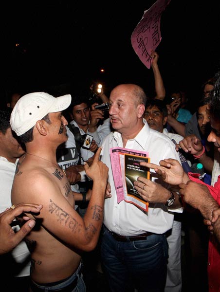 करप्शन के खिलाफ जुटा पूरा हिन्दुस्तान । जनसमर्थन