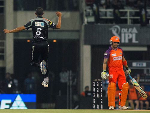 पुणे ने कोच्चि को 4 विकेट से हराया