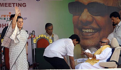 तमिलनाडु में गढ़ बचाने में जुटी डीएमके