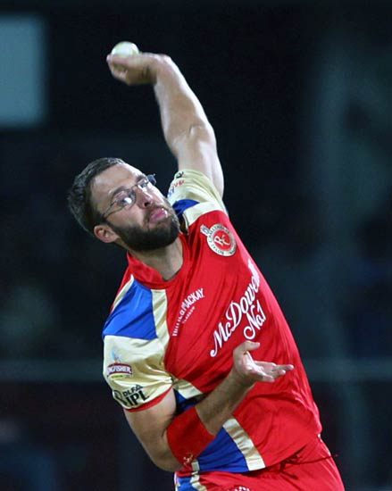 बैंगलोर ने दिल्‍ली को तीन विकेट से हराया