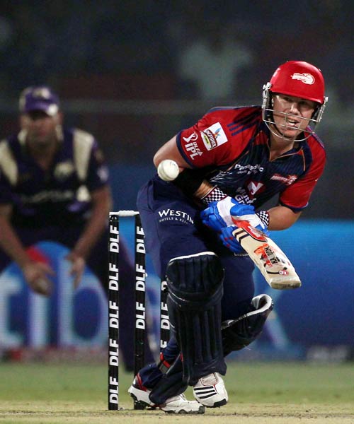 गंभीर के सामने टिक नहीं पाए वीरू...