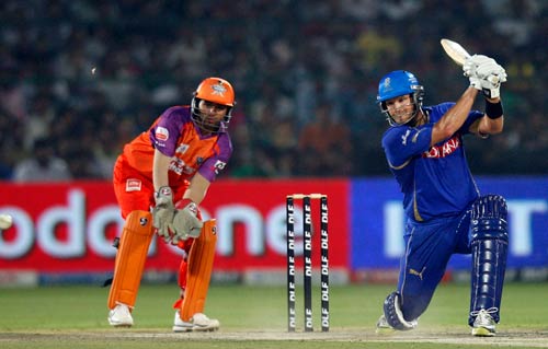 शेन वार्न की फिरकी में फंसी कोच्चि...