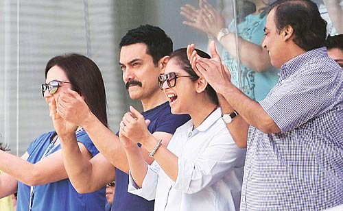 जब छलक पड़े खुशी के आंसू...। जीत का जश्‍न और सम्‍मान