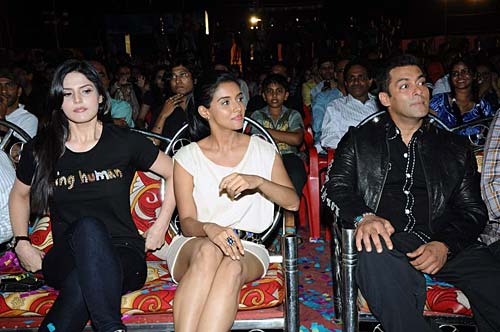 फिल्‍म 'रेडी' का म्‍यूजिक लॉन्‍च... | सलमान के मूड