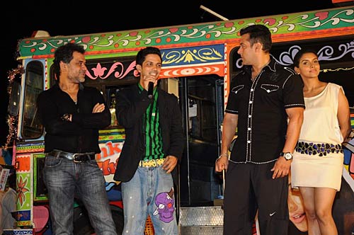 फिल्‍म 'रेडी' का म्‍यूजिक लॉन्‍च... | सलमान के मूड