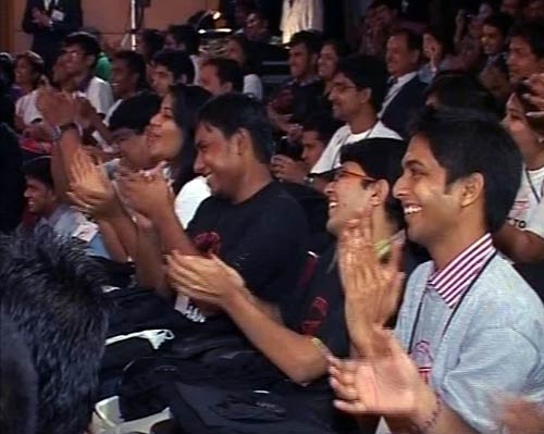 'आरक्षण' के प्रमोशन में उतरे बॉलीवुड स्‍टार | दीपिका के जलवे