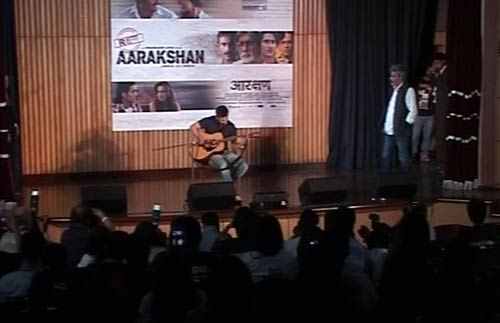 'आरक्षण' के प्रमोशन में उतरे बॉलीवुड स्‍टार | दीपिका के जलवे