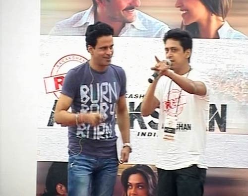 'आरक्षण' के प्रमोशन में उतरे बॉलीवुड स्‍टार | दीपिका के जलवे