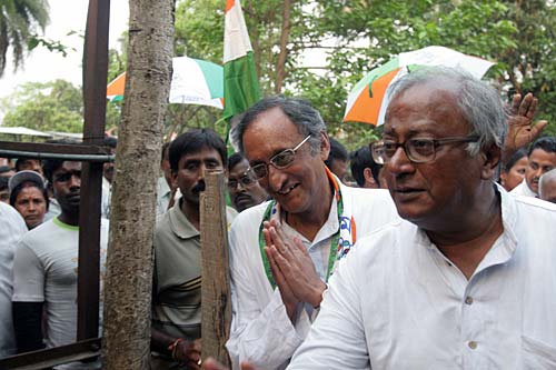 फोटो: जनता ने किसे पहनाया जीत का ताज...