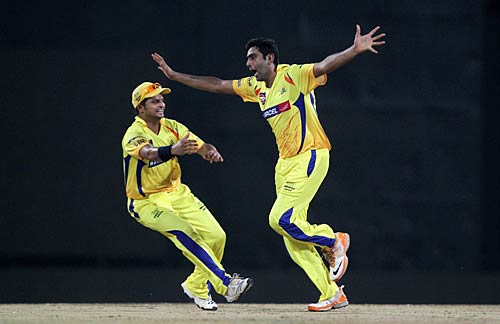 कैसे किया धोनी की सेना ने खिताब पर कब्जा । टॉप बल्‍लेबाज