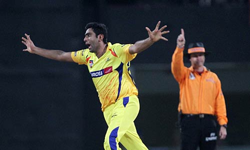 कैसे किया धोनी की सेना ने खिताब पर कब्जा । टॉप बल्‍लेबाज