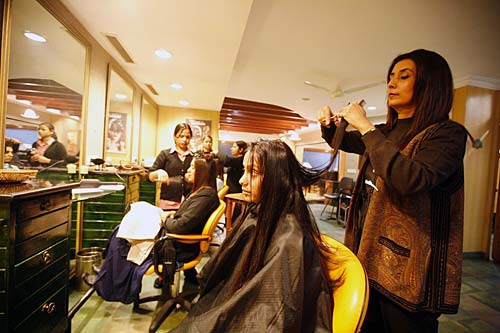 लड़कियों को संवरने में क्‍यों लगता है समय? |   चुंबन प्‍यार वाला