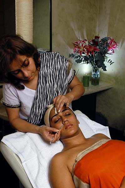 लड़कियों को संवरने में क्‍यों लगता है समय? |   चुंबन प्‍यार वाला