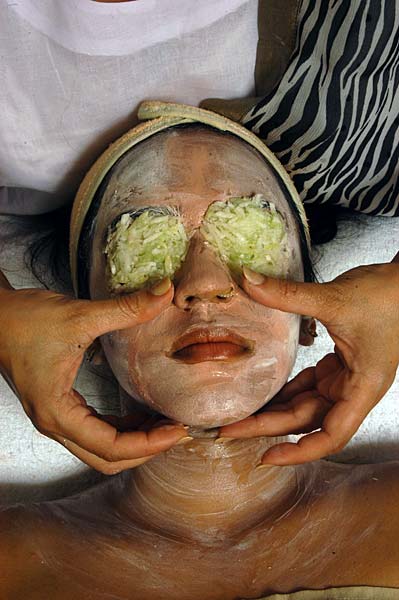 लड़कियों को संवरने में क्‍यों लगता है समय? |   चुंबन प्‍यार वाला