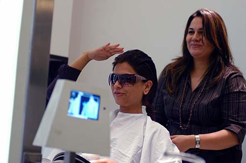 लड़कियों को संवरने में क्‍यों लगता है समय? |   चुंबन प्‍यार वाला