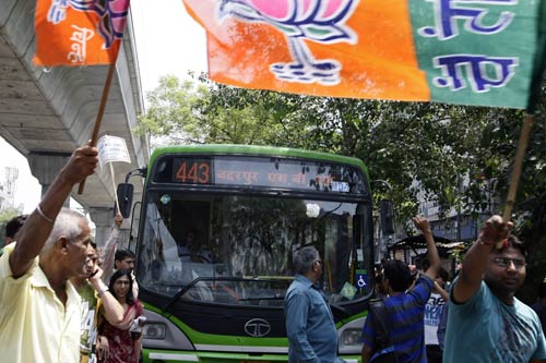 पेट्रोल के दामों को लेकर बीजेपी का सड़कों पर हंगामा...