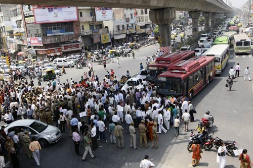 पेट्रोल के दामों को लेकर बीजेपी का सड़कों पर हंगामा...