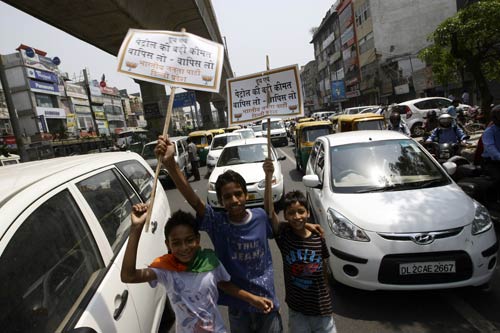 पेट्रोल के दामों को लेकर बीजेपी का सड़कों पर हंगामा...