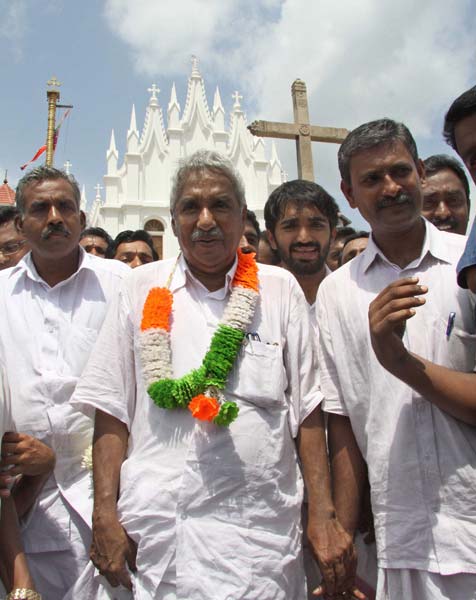 गुलाल व आतिशबाजी संग मना जश्न  | जीत का ताज