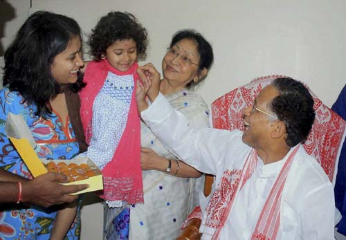 गुलाल व आतिशबाजी संग मना जश्न  | जीत का ताज