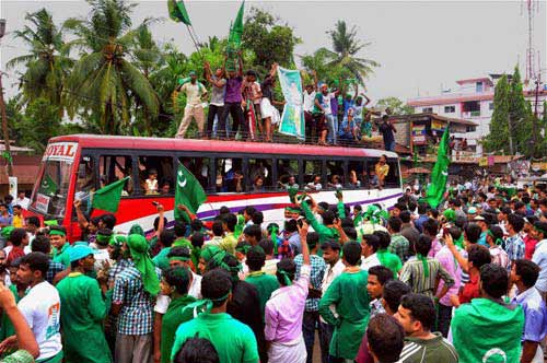 गुलाल व आतिशबाजी संग मना जश्न  | जीत का ताज