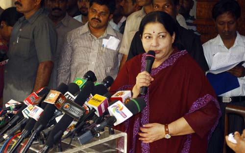 गुलाल व आतिशबाजी संग मना जश्न  | जीत का ताज