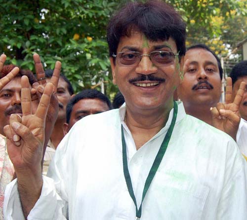 गुलाल व आतिशबाजी संग मना जश्न  | जीत का ताज