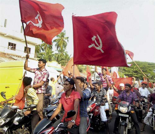 गुलाल व आतिशबाजी संग मना जश्न  | जीत का ताज