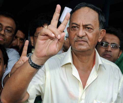 गुलाल व आतिशबाजी संग मना जश्न  | जीत का ताज