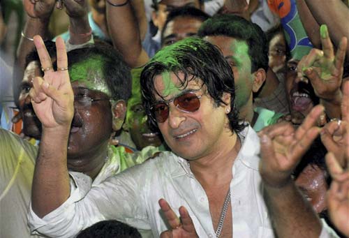 गुलाल व आतिशबाजी संग मना जश्न  | जीत का ताज