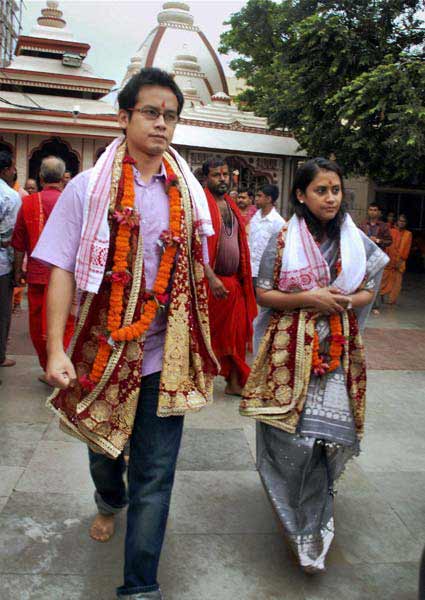 गुलाल व आतिशबाजी संग मना जश्न  | जीत का ताज