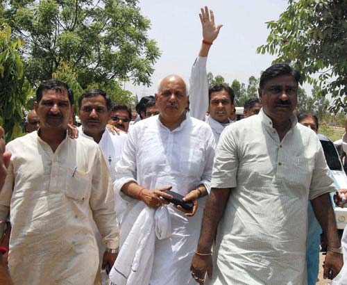 गुलाल व आतिशबाजी संग मना जश्न  | जीत का ताज