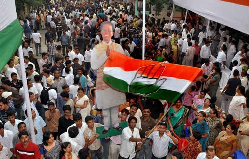 गुलाल व आतिशबाजी संग मना जश्न  | जीत का ताज