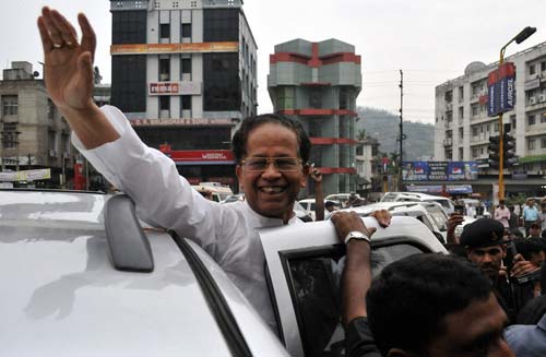 गुलाल व आतिशबाजी संग मना जश्न  | जीत का ताज