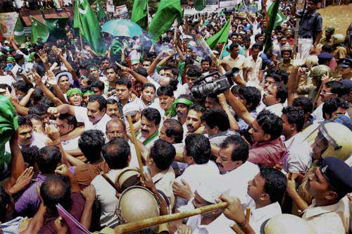 गुलाल व आतिशबाजी संग मना जश्न  | जीत का ताज