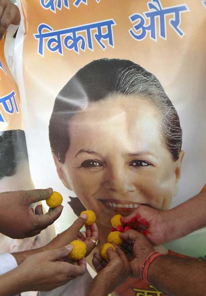 गुलाल व आतिशबाजी संग मना जश्न  | जीत का ताज