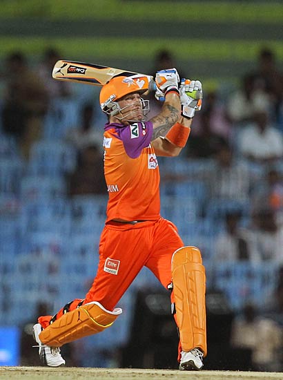 कोच्चि को हरा चेन्‍नई प्‍लेऑफ में पहुंचा